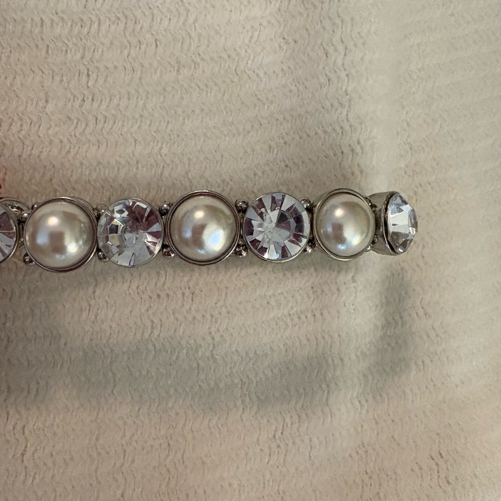 Elegant Silver and Pearl Bracelet